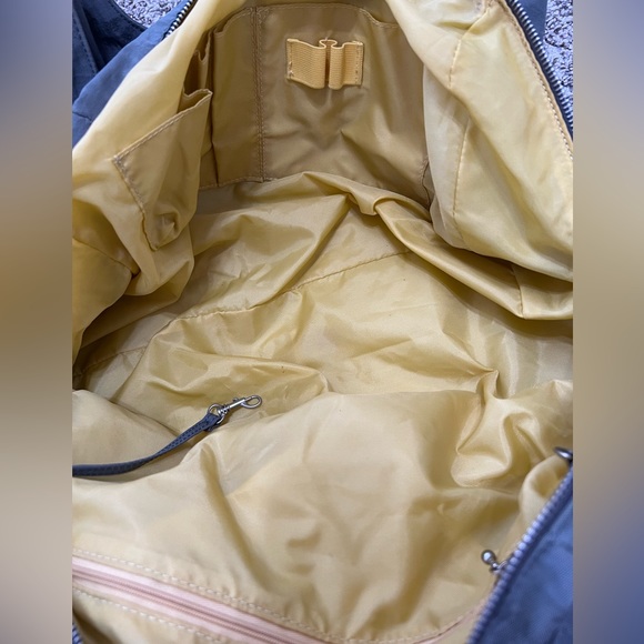 Baggallini Nylon Shoulder Bag Turnlock Stud Details - Picture 9 of 9